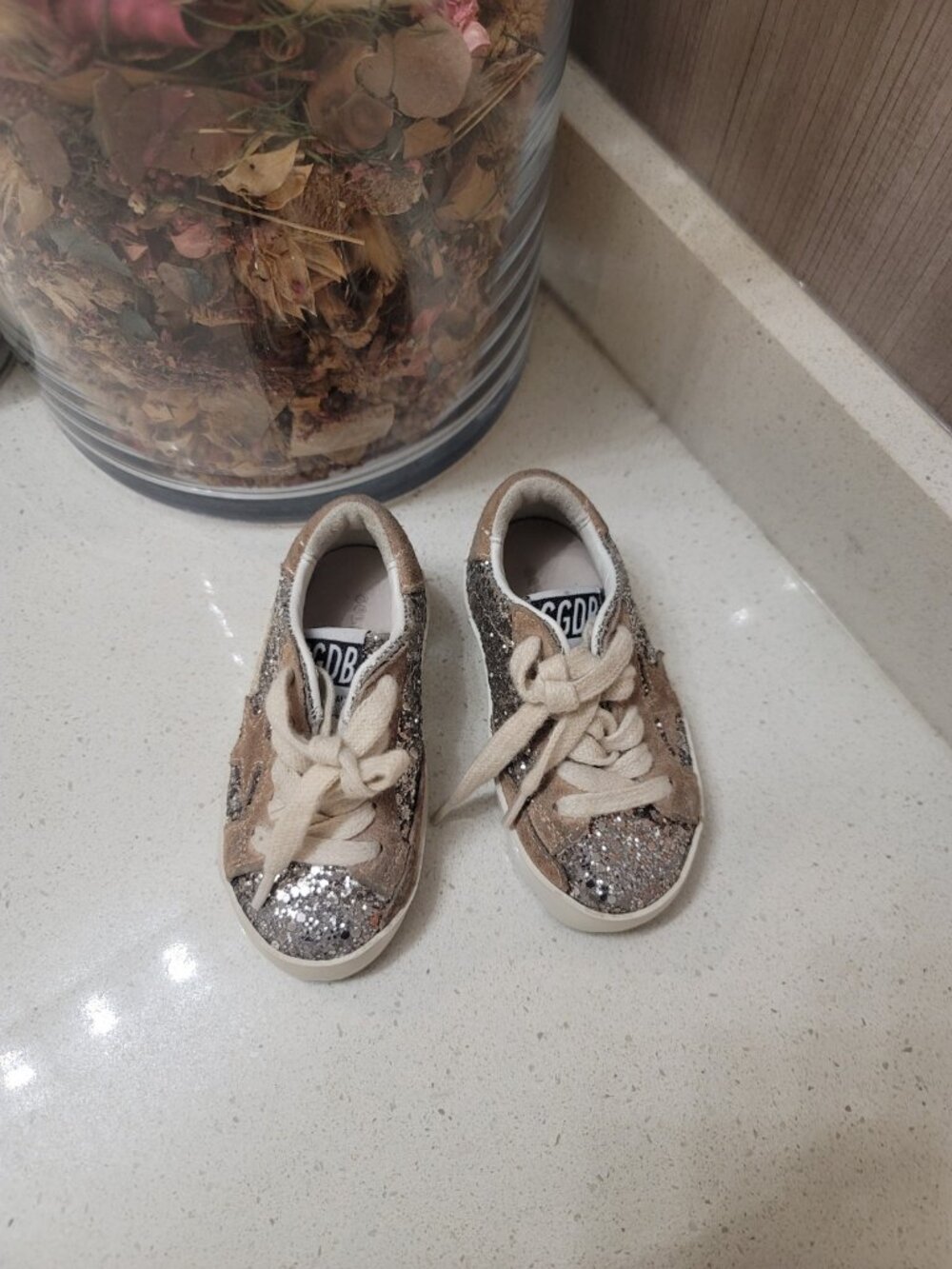 Toddler Golden Goose Sparkly Pink shoe size 20